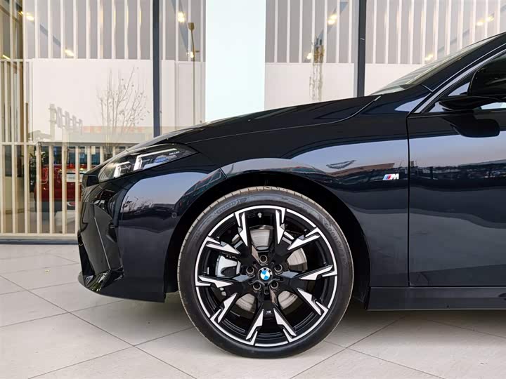 BMW 2 Series 2025 2025款 225L M运动曜夜套装