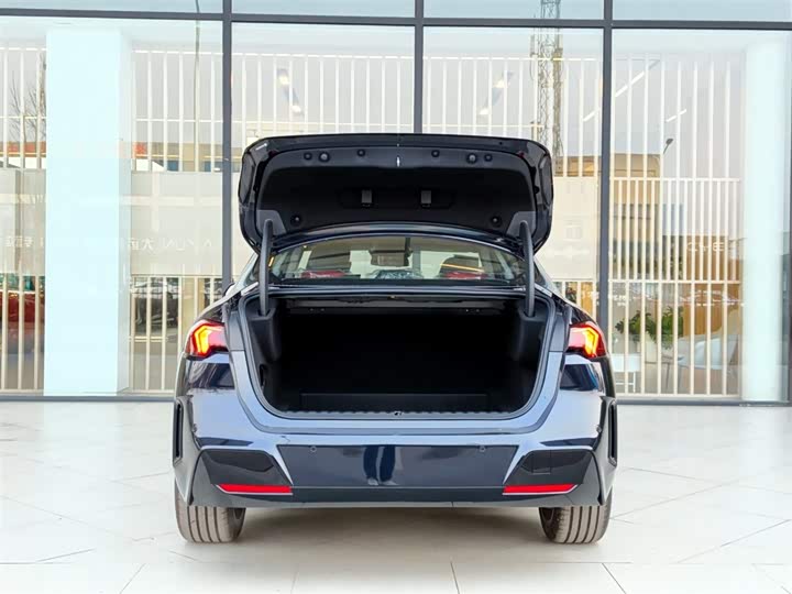 BMW 2 Series 2025 2025款 225L M运动曜夜套装