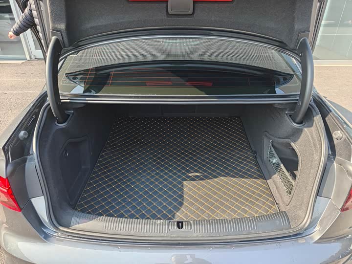 Audi A4L 2025 2025款 200万辆悦享版 40 TFSI 时尚动感型