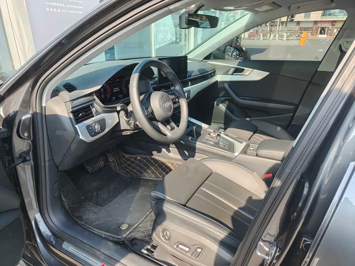 Audi A4L 2025 2025款 200万辆悦享版 40 TFSI 时尚动感型