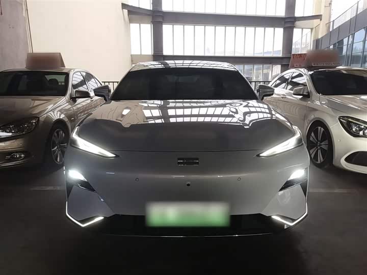 2025 Geely Galaxy E8