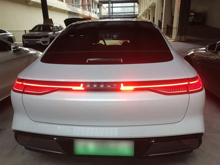 Geely Galaxy E8 2025 2025款 575km 探索智驾版