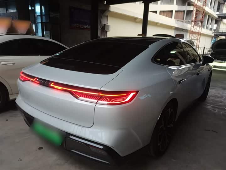 Geely Galaxy E8 2025 2025款 575km 探索智驾版