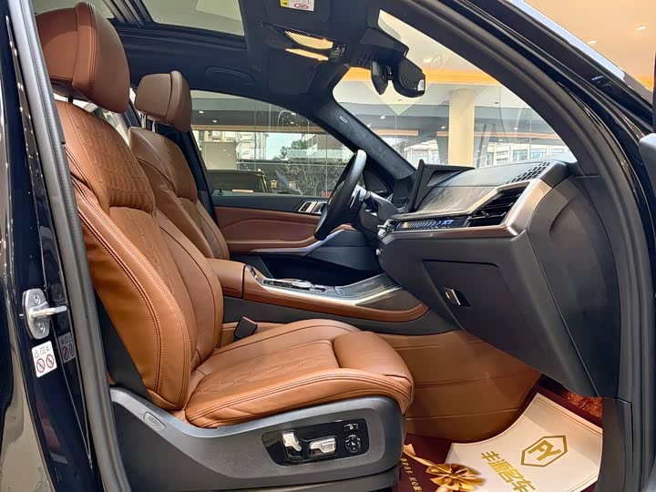 BMW X7 2023 2023款 xDrive40i 尊享型M运动套装