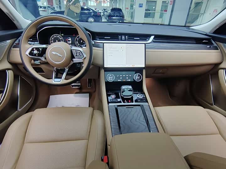 Jaguar XF L 2025 2025款 2.0T P250 两驱尊享豪华版