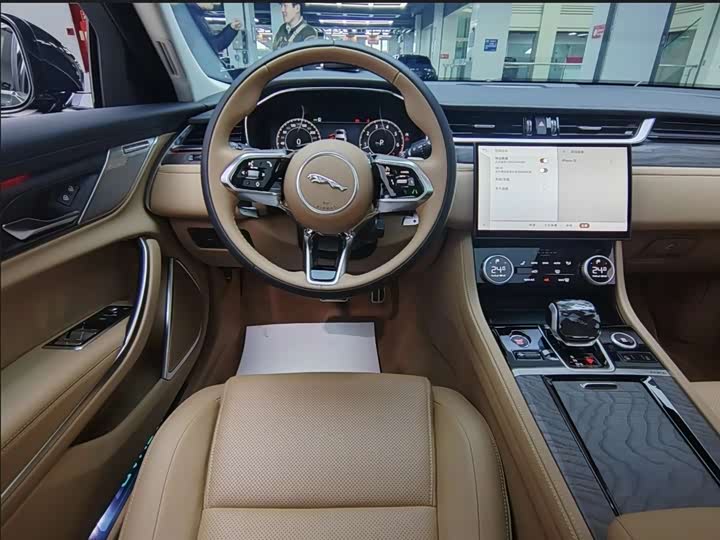 Jaguar XF L 2025 2025款 2.0T P250 两驱尊享豪华版