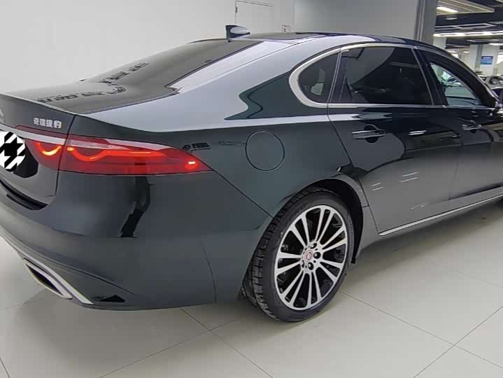 Jaguar XF L 2025 2025款 2.0T P250 两驱尊享豪华版