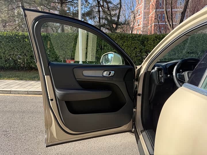 Volvo XC40 2025 2025款 B4 四驱智远豪华版