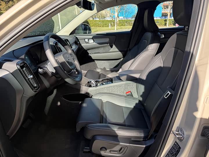Volvo XC40 2025 2025款 B4 四驱智远豪华版