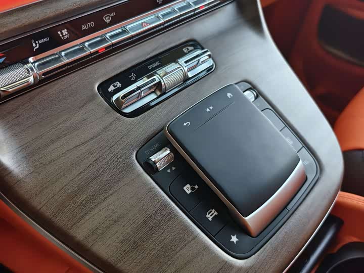 Mercedes-Benz Vito 2024 2024款 2.0T 商务版 7座