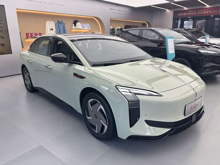 2025 Hongqi EH7