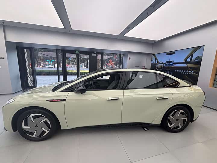 Hongqi EH7 2025 2025款 690 智选版