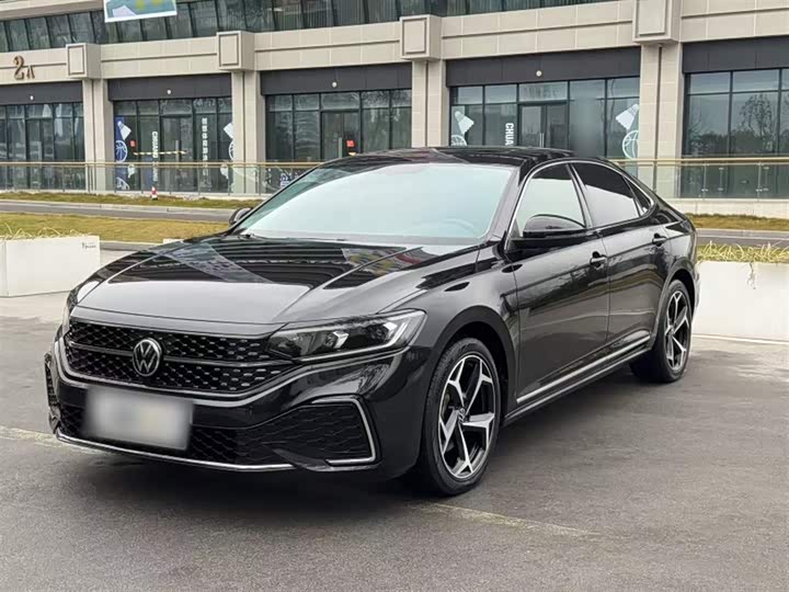 Volkswagen Passat 2025 2025款 出众款 380TSI 星空龙腾版