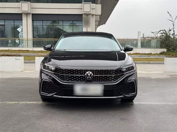 Volkswagen Passat 2025 2025款 出众款 380TSI 星空龙腾版