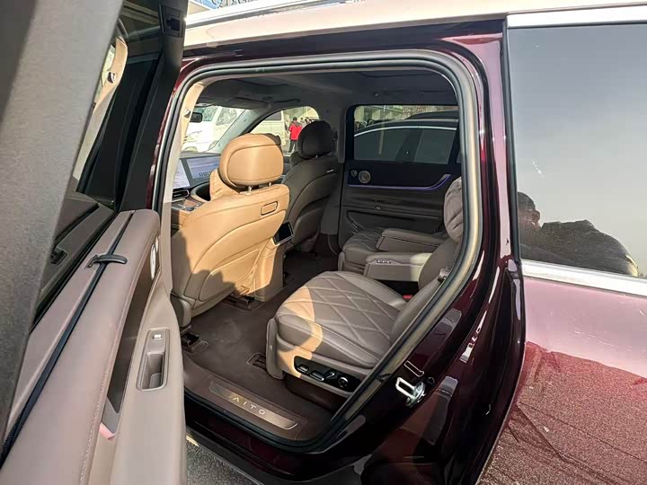 Aito M9 2025 2025款 增程 Ultra版 52kWh 6座版