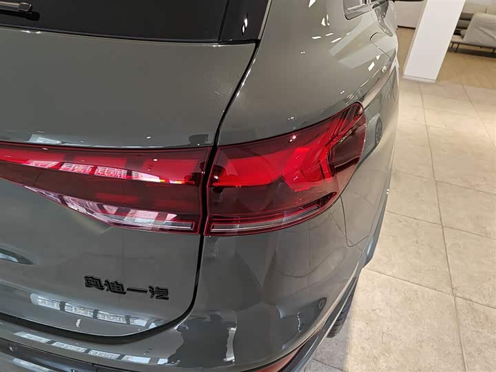 Audi Q6L e-tron 2026 2026款 首发领航版