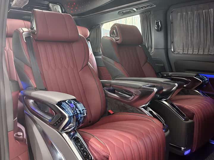 Mercedes-Benz Vito 2024 2024款 2.0T 商务版 7座