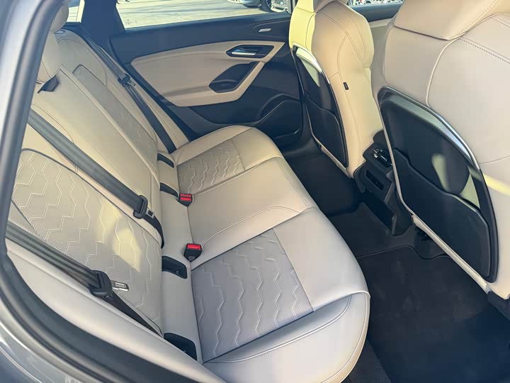 Audi Q6L e-tron Sportback 2026 2026款 首发领航版