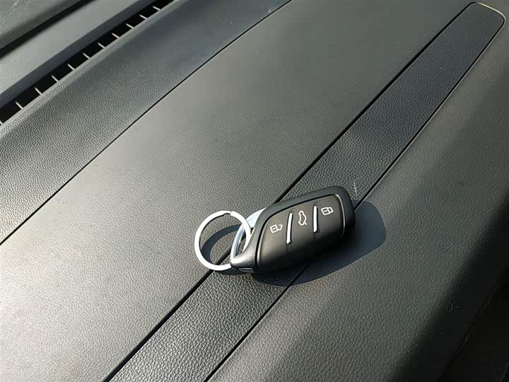 Roewe i5 2023 2023款 1.5L 手动舒享版