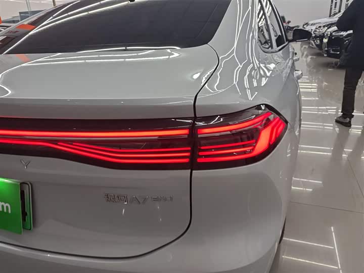 Geely Galaxy A7 2025 2025款 EM-i 70km 探索版