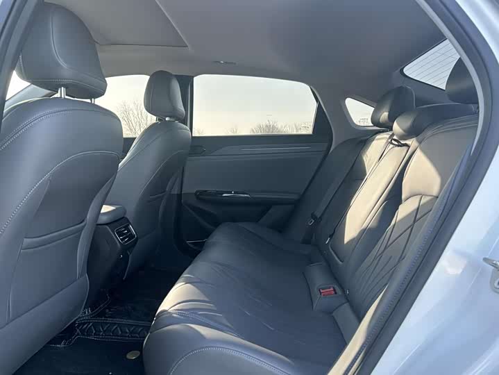 Geely Galaxy L6 2025 2025款 EM-i 140km 星舰版