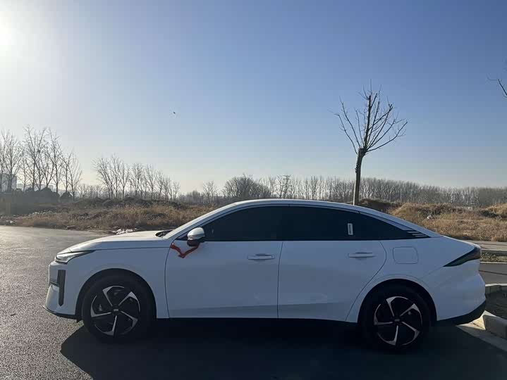 Geely Galaxy L6 2025 2025款 EM-i 140km 星舰版