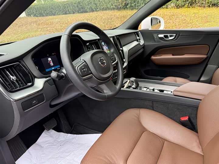 Volvo XC60 2025 2025款 B5 四驱智逸豪华版