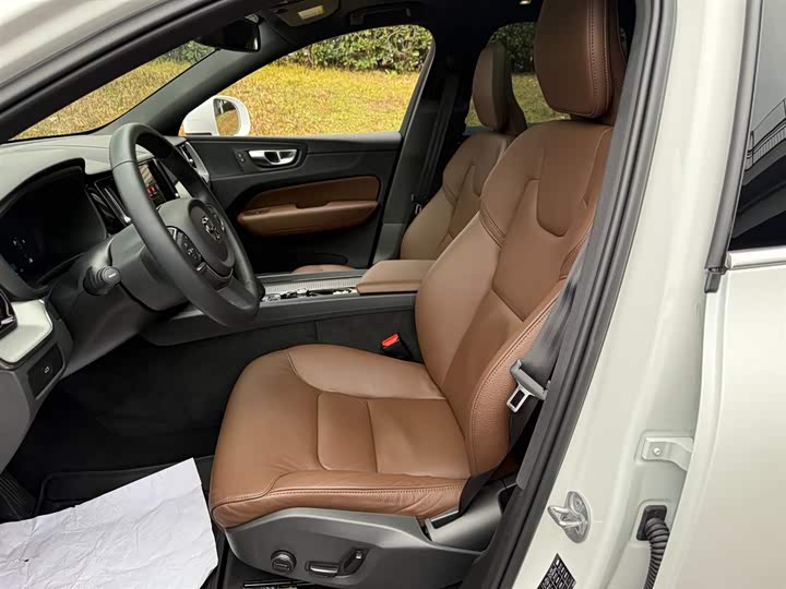 Volvo XC60 2025 2025款 B5 四驱智逸豪华版