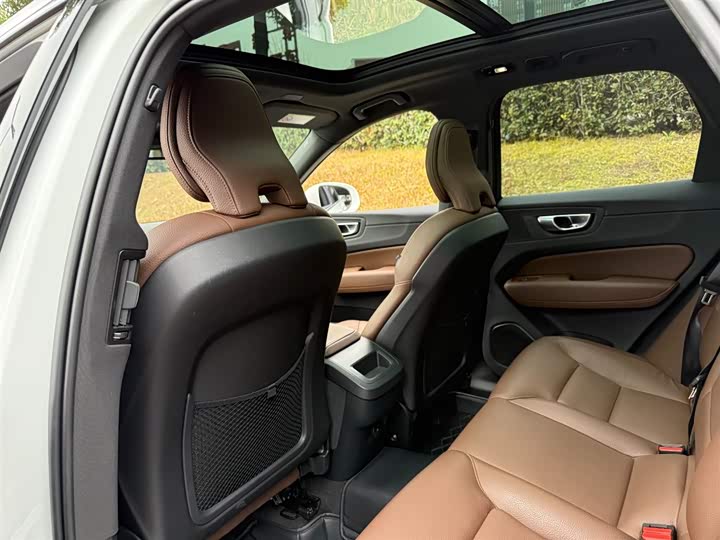 Volvo XC60 2025 2025款 B5 四驱智逸豪华版