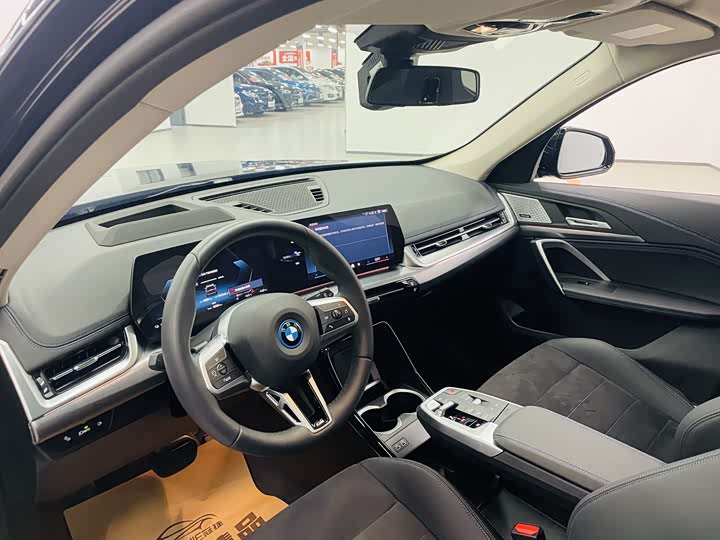 BMW iX1 2025 2025款 xDrive30L M运动曜夜套装