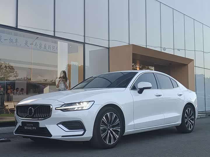 Volvo S60 2024 2024款 B4 智远豪华版