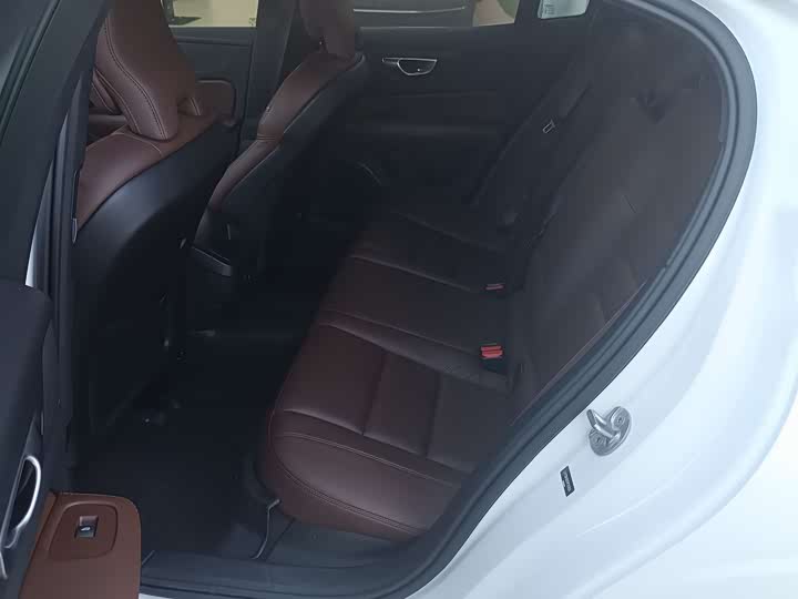 Volvo S60 2024 2024款 B4 智远豪华版