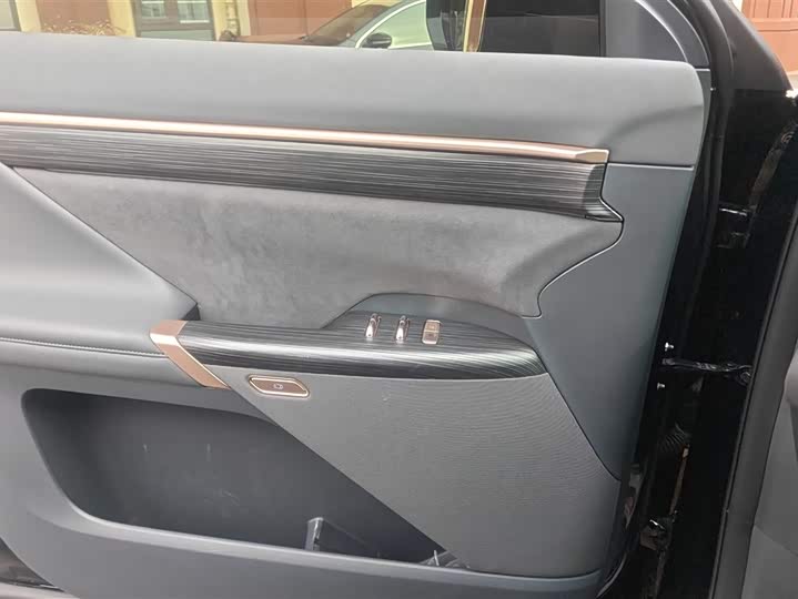 Dongfeng Yipai eπ 008 2025 2025款 210Ultra增程版 5座