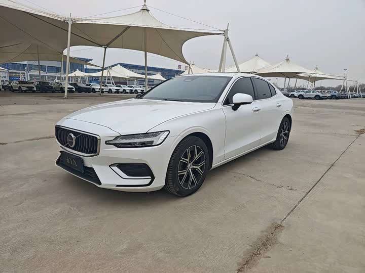 Volvo S60 2025 2025款 B4 智逸豪华版