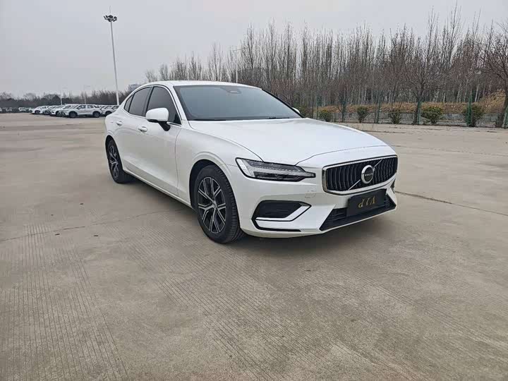 Volvo S60 2025 2025款 B4 智逸豪华版
