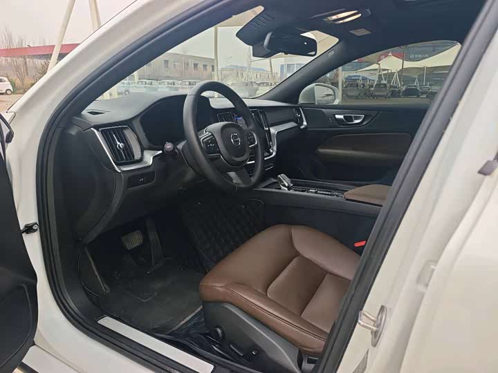 Volvo S60 2025 2025款 B4 智逸豪华版