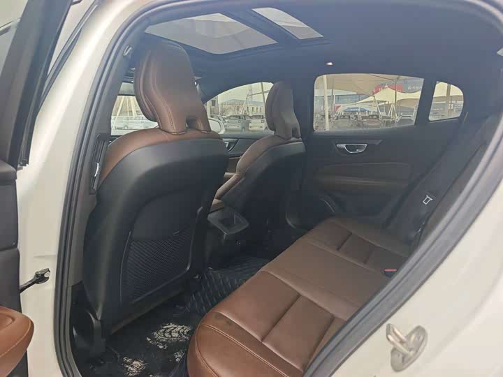 Volvo S60 2025 2025款 B4 智逸豪华版