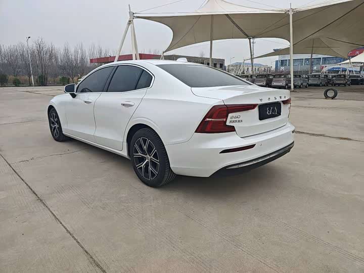 Volvo S60 2025 2025款 B4 智逸豪华版