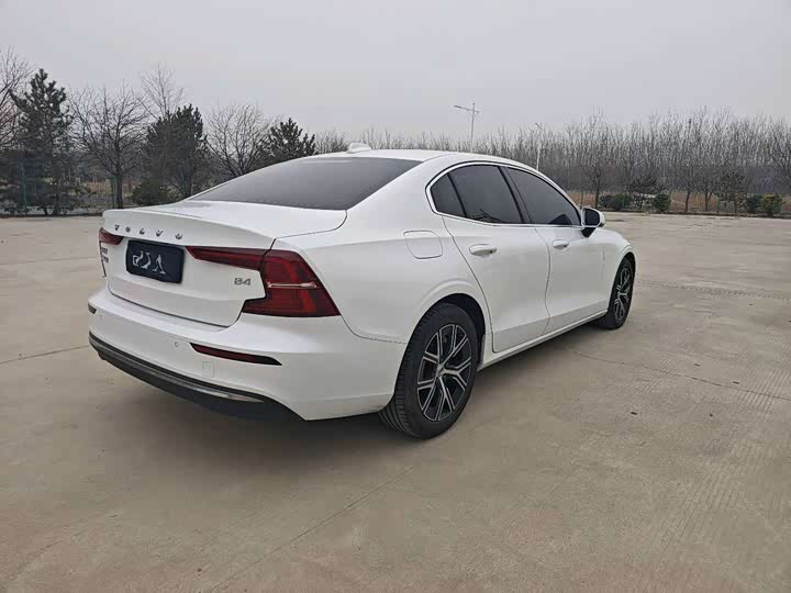 Volvo S60 2025 2025款 B4 智逸豪华版