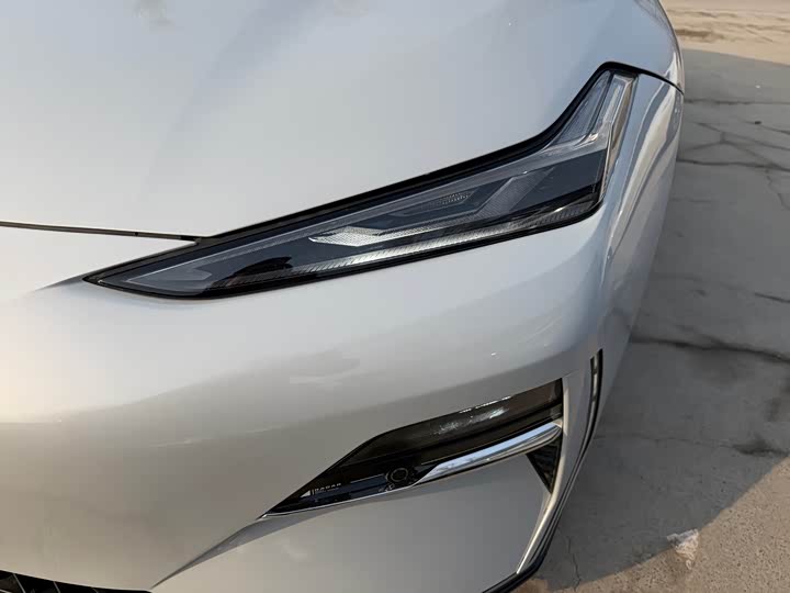 Geely Galaxy E8 2024 2024款 665km 后驱星舰 远航版