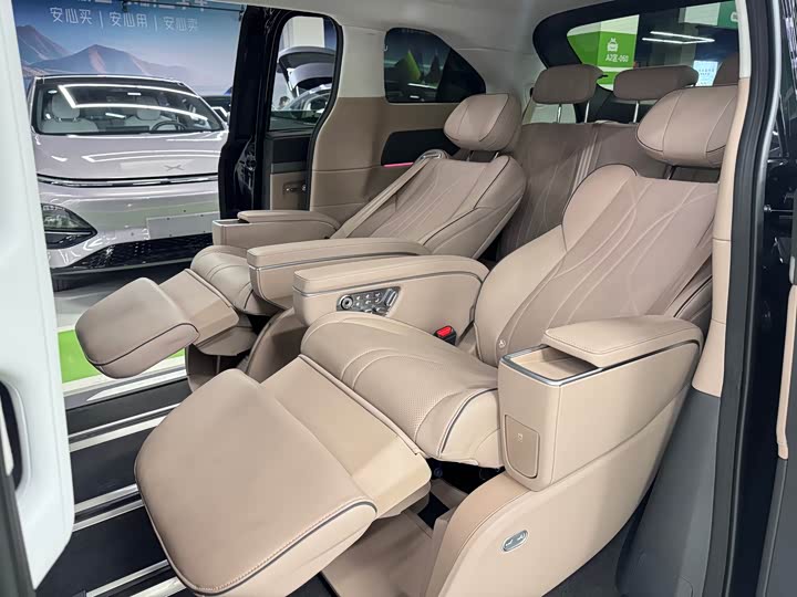 XPeng X9 2025 2025款 纯电 740超长续航 Max