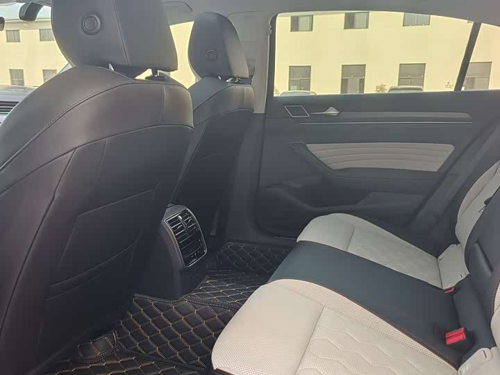 Volkswagen Magotan 2025 2025款 众享款 330TSI DSG豪华型