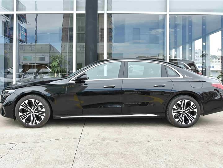 Mercedes-Benz E-Class Hybrid 2024 2024款 E 350 e L 插电式混合动力轿车