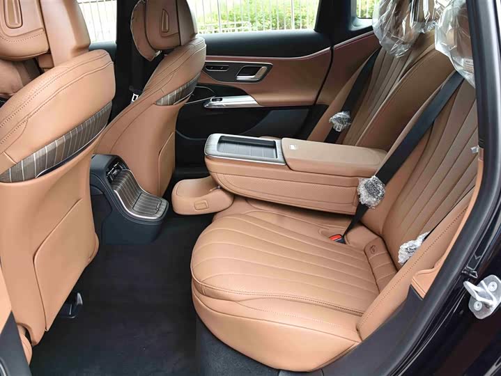 Mercedes-Benz E-Class Hybrid 2024 2024款 E 350 e L 插电式混合动力轿车