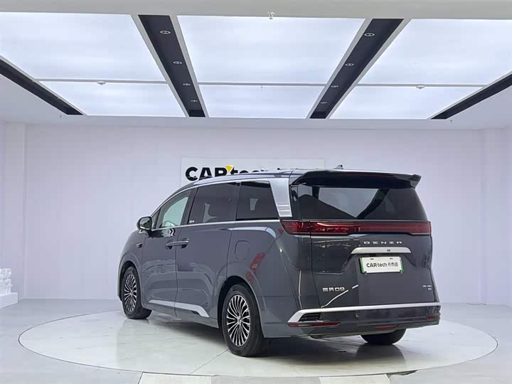 Denza D9 2025 2025款 DM-i 智驾版 1020 四驱旗舰型