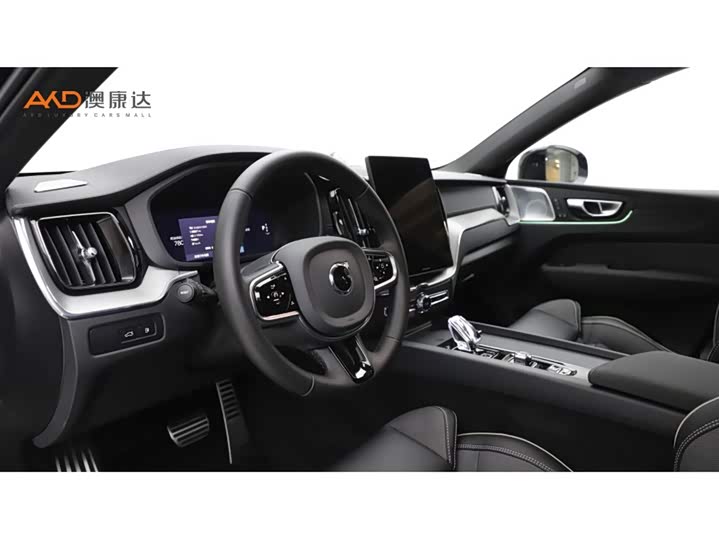 Volvo XC60 Hybrid 2026 2026款 插电式混动 长续航四驱智远极夜黑版