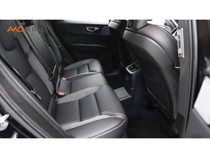 Volvo XC60 Hybrid 2026 2026款 插电式混动 长续航四驱智远极夜黑版