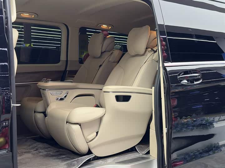 Mercedes-Benz V-Class 2024 2024款 V 300 领航版