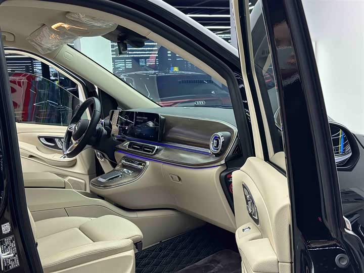 Mercedes-Benz V-Class 2024 2024款 V 300 领航版