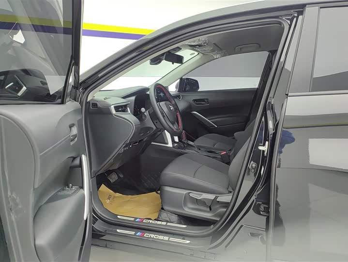 Toyota Corolla Cross 2024 2024款 2.0L 智能电混双擎 先锋版